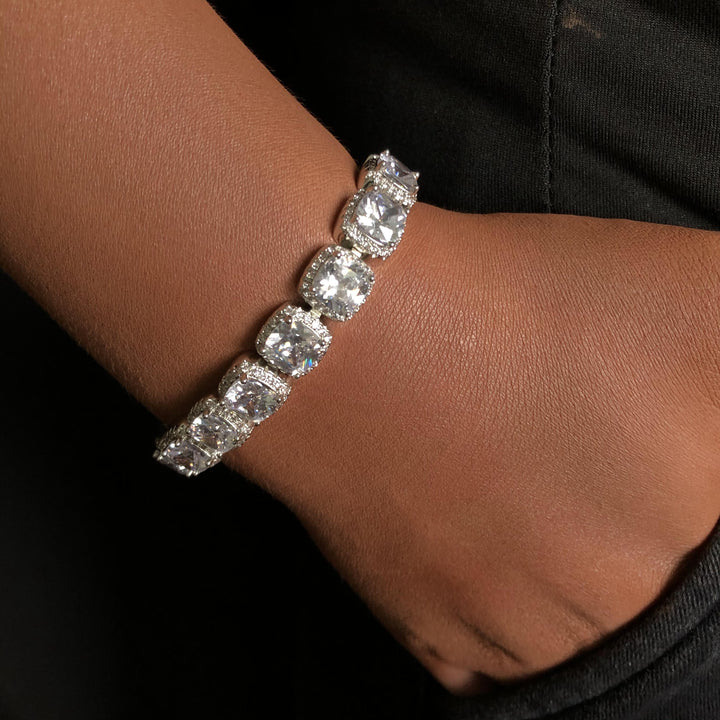 Cluster tennisarmband met kussenvormige snede
