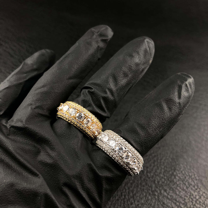 Draaiende gelaagde diamanten ring