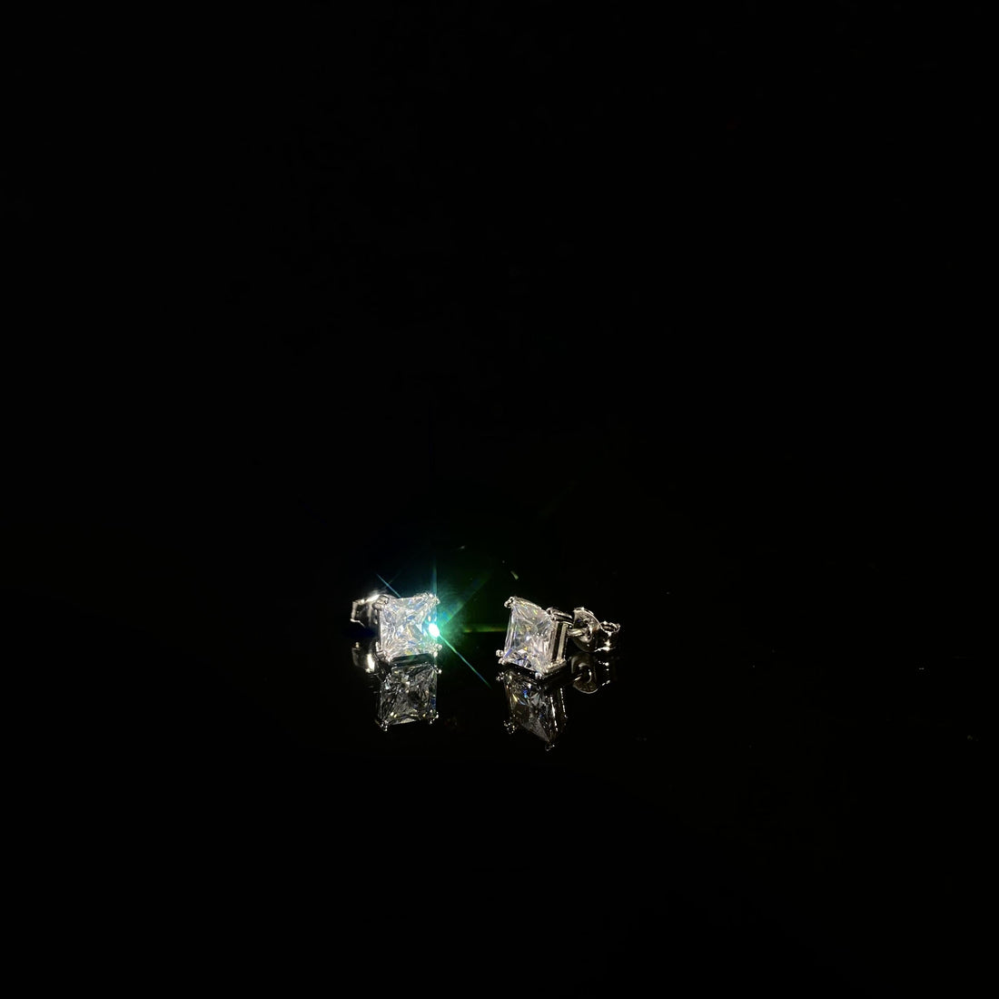 14k vierkante geslepen diamanten oorbellen - paar
