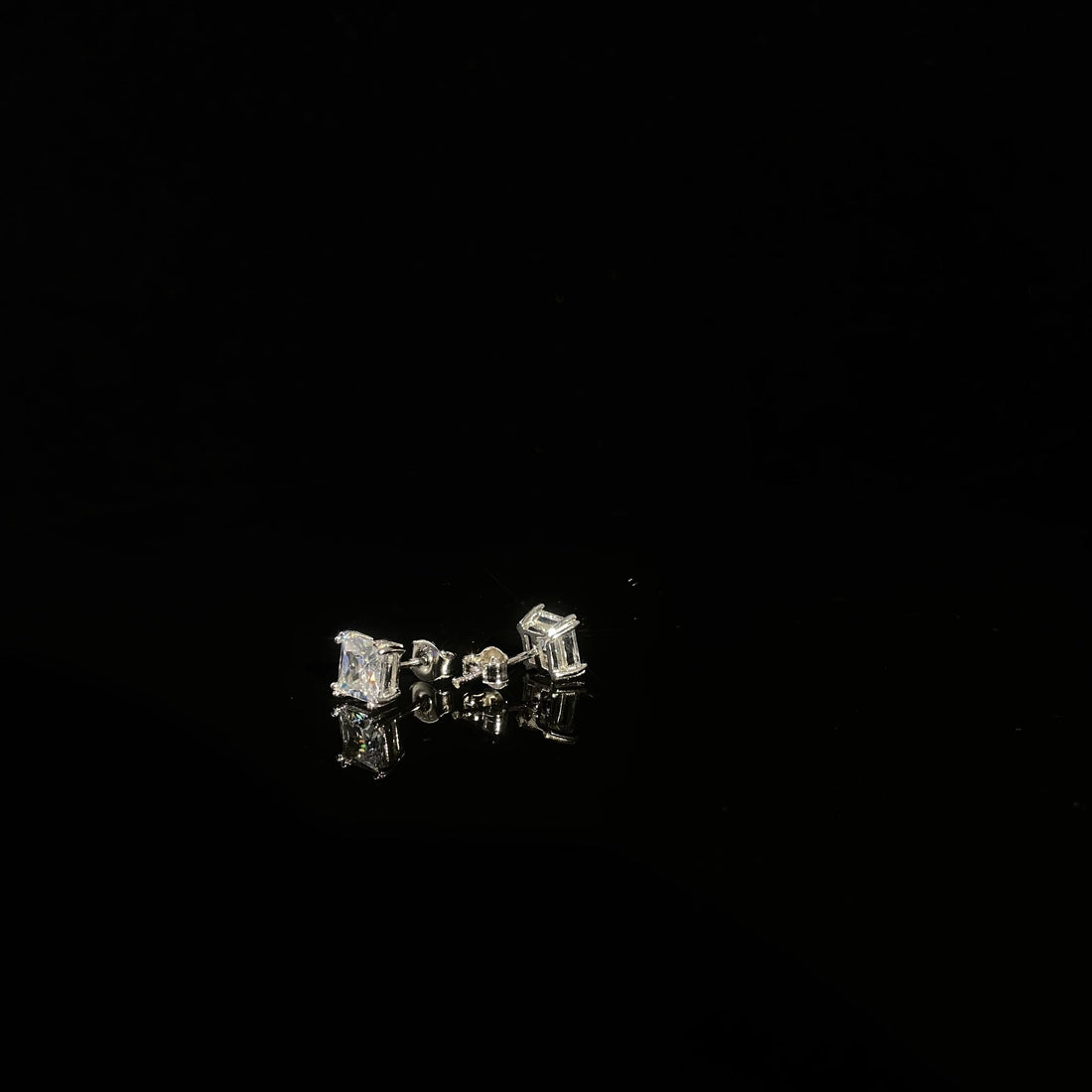 14k vierkante geslepen diamanten oorbellen - paar