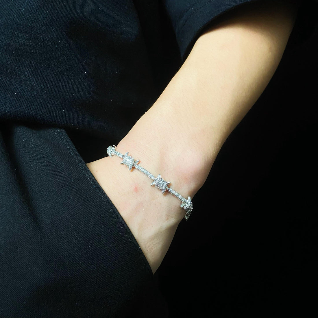 Armband met diamantprikkeldraad