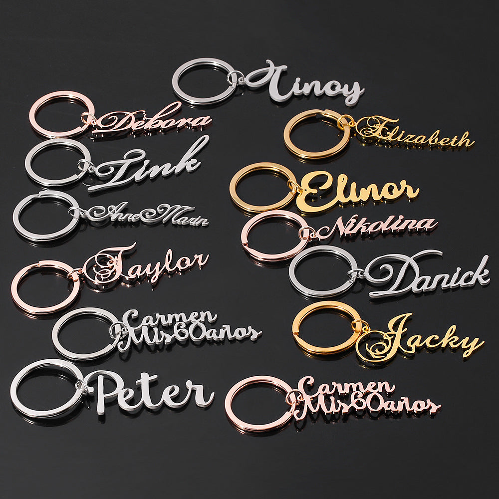Gepersonaliseerde sleutelhanger met naamplaatje voor dames en heren als Valentijnscadeau 